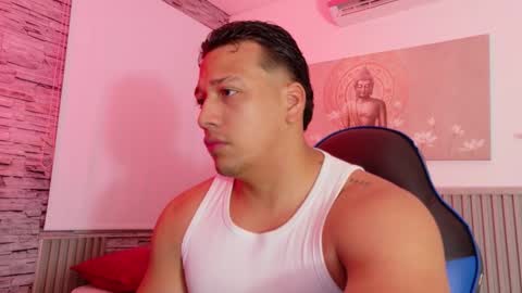 Snapshot of tom_muscle1 chatting on January 2026 11:59:02 AM Tom muscle1 online show from January 2026 11:59:02 AM