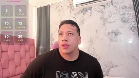 Snapshot of tom_muscle1 chatting on January 2026 12:09:02 PM Tom muscle1 online show from January 2026 12:09:02 PM