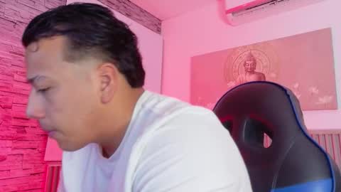 Snapshot of tom_muscle1 chatting on February 2026 12:15:02 PM Tom muscle1 online show from February 2026 12:15:02 PM