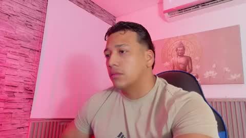 Snapshot of tom_muscle1 chatting on February 2026 11:59:01 AM Tom muscle1 online show from February 2026 11:59:01 AM