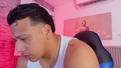 Snapshot of tom_muscle1 chatting on February 2026 11:58:02 AM Tom muscle1 online show from February 2026 11:58:02 AM