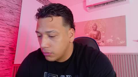 Snapshot of tom_muscle1 chatting on February 2026 12:00:01 PM Tom muscle1 online show from February 2026 12:00:01 PM