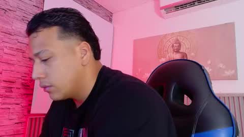 Snapshot of tom_muscle1 chatting on February 2026 12:01:02 PM Tom muscle1 online show from February 2026 12:01:02 PM