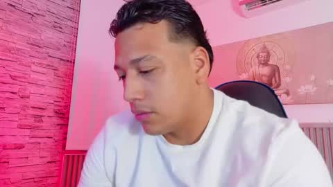 Snapshot of tom_muscle1 chatting on February 2026 12:01:02 PM Tom muscle1 online show from February 2026 12:01:02 PM