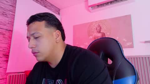 Snapshot of tom_muscle1 chatting on February 2026 12:05:02 PM Tom muscle1 online show from February 2026 12:05:02 PM