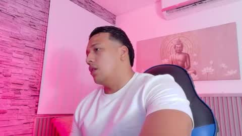 Snapshot of tom_muscle1 chatting on February 2026 11:55:01 AM Tom muscle1 online show from February 2026 11:55:01 AM