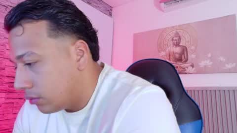 Snapshot of tom_muscle1 chatting on February 2026 11:53:01 AM Tom muscle1 online show from February 2026 11:53:01 AM