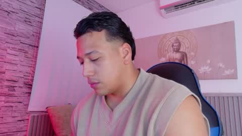 Snapshot of tom_muscle1 chatting on February 2026 11:54:02 AM Tom muscle1 online show from February 2026 11:54:02 AM