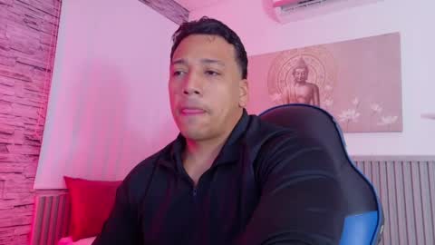 Snapshot of tom_muscle1 chatting on February 2026 11:55:01 AM Tom muscle1 online show from February 2026 11:55:01 AM