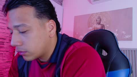 Tom muscle1 online show from April 2026 12:02:01 PM