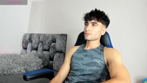 Snapshot of tom_walton chatting on January 2025 09:05:01 PM tom online show from January 2025 09:05:01 PM