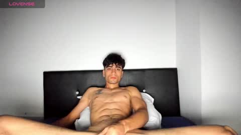 Snapshot of tom_walton chatting on February 2025 09:28:01 AM tom online show from February 2025 09:28:01 AM