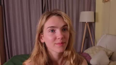 Snapshot of tomikavilandre chatting on June 2026 07:20:01 PM Lana online show from June 2026 07:20:01 PM