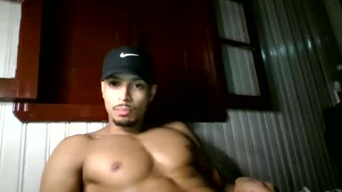 Snapshot of tomtresor chatting on December 2025 06:52:01 AM tomtresor online show from December 2025 06:52:01 AM