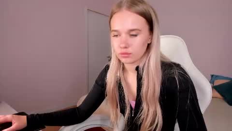 Snapshot of toni_pittmann chatting on July 2026 01:11:01 AM toni_pittmann online show from July 2026 01:11:01 AM