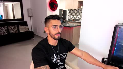 tony muscle1 online show from February 2025 01:22:01 AM