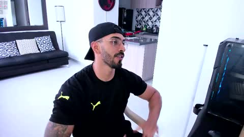 tony muscle1 online show from February 2025 08:31:02 PM