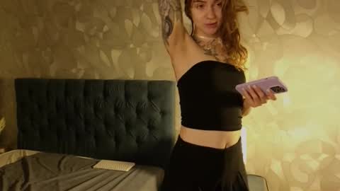 Alice and Sandra online show from October 2025 09:37:01 PM