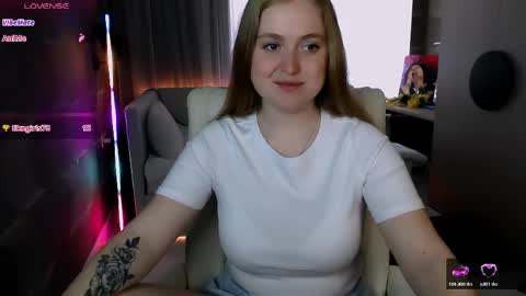 Snapshot of tori_blond chatting on May 2026 05:12:01 AM tori_blond online show from May 2026 05:12:01 AM