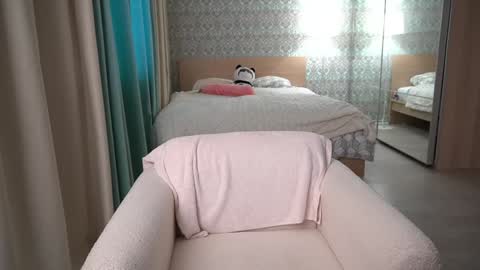         online show from February 2025 03:00:02 AM