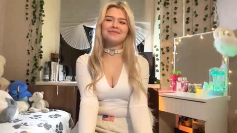 Snapshot of torriperno chatting on November 2025 04:30:01 PM Lina online show from November 2025 04:30:01 PM