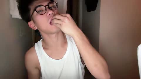 Snapshot of toshikaro0 chatting on February 2026 05:44:01 PM Karo online show from February 2026 05:44:01 PM