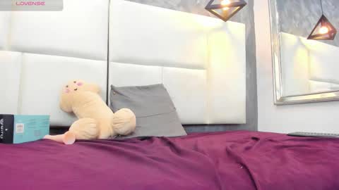 Tracy Wright online show from March 2026 09:00:01 PM