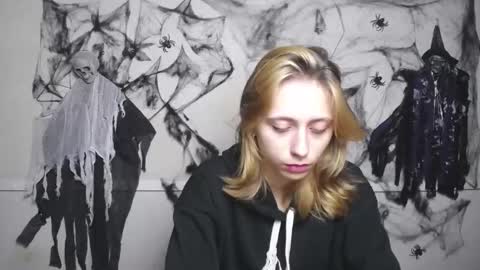 TracyLeeBB online show from November 2025 12:02:02 PM