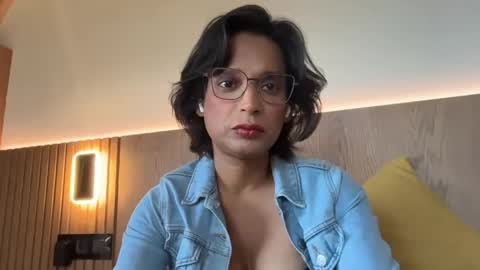 Flor Wilde online show from May 2026 08:22:02 AM