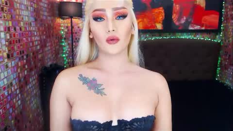 Snapshot of transplayfullolivia chatting on February 2025 01:43:02 AM KYLIE BELLA TS online show from February 2025 01:43:02 AM