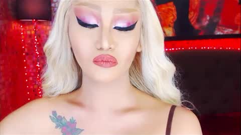 Snapshot of transplayfullolivia chatting on March 2025 09:23:02 AM KYLIE BELLA TS online show from March 2025 09:23:02 AM