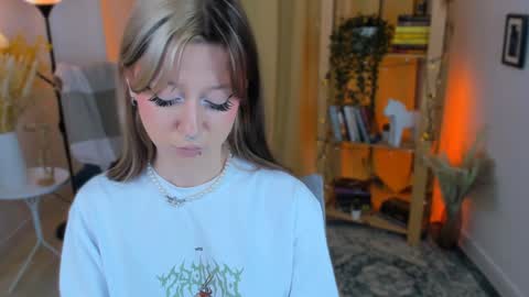 Snapshot of trapsaintgirl chatting on January 2025 06:27:01 PM Nyuta Hartmann online show from January 2025 06:27:01 PM