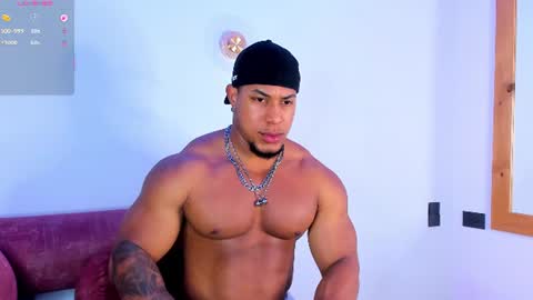Snapshot of travis_lenox_ chatting on June 2026 02:25:01 AM Travis online show from June 2026 02:25:01 AM