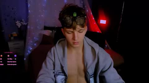 Travis online show from November 2025 08:09:01 PM