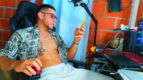 TRAVIS. online show from January 2026 10:24:01 PM