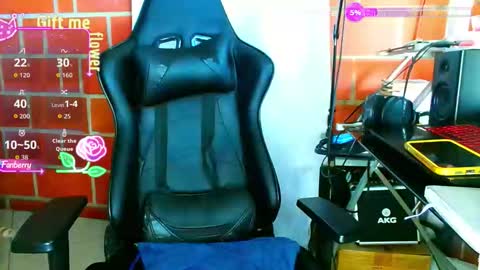 TRAVIS. online show from January 2026 07:11:01 PM