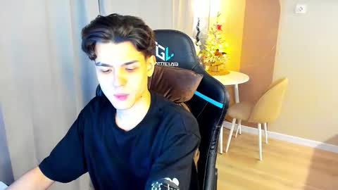 Snapshot of travisrivas chatting on December 2025 11:48:02 AM travisrivas online show from December 2025 11:48:02 AM