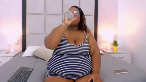 Snapshot of treisyvixen chatting on July 2026 03:22:01 AM Treisy Vixen big ass online show from July 2026 03:22:01 AM