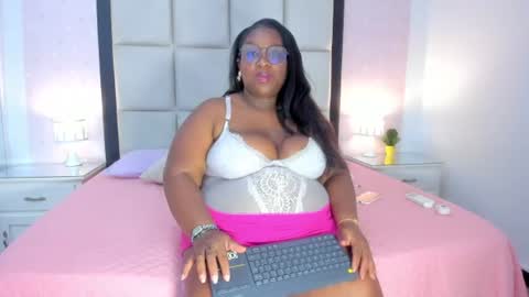Snapshot of treisyvixen chatting on July 2026 03:15:01 AM Treisy Vixen big ass online show from July 2026 03:15:01 AM