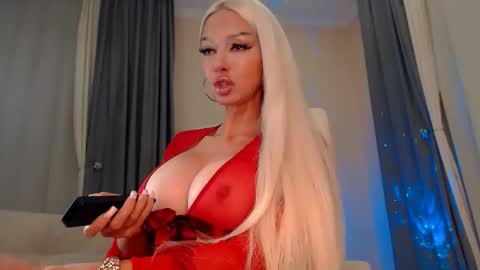 Snapshot of tremendous_blondie chatting on April 2026 03:09:01 PM tremendous_blondie online show from April 2026 03:09:01 PM