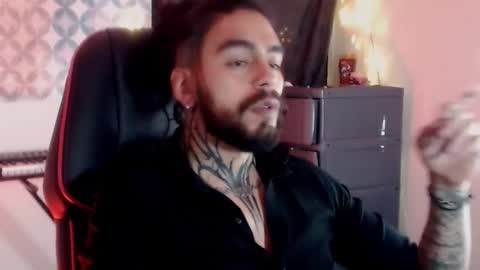Snapshot of trevor_hilton_ chatting on October 2025 12:55:02 AM trevor online show from October 2025 12:55:02 AM