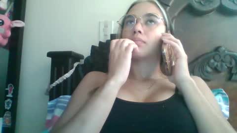 triana_bell online show from December 2024 04:32:01 PM