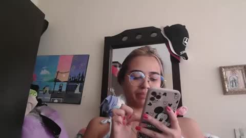 triana_bell online show from April 2026 04:15:01 PM