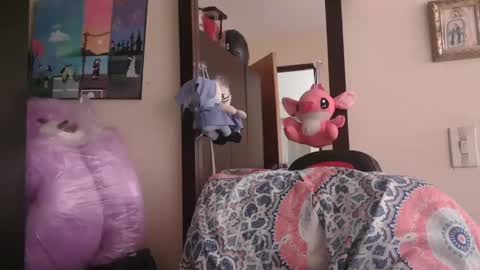 triana_bell online show from April 2026 04:30:01 PM
