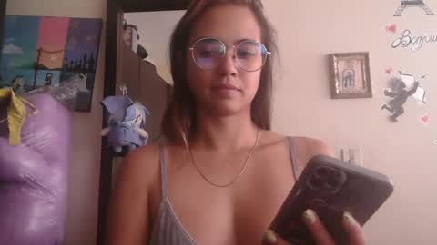 Snapshot of triana_bell chatting on April 2026 05:17:01 PM triana_bell online show from April 2026 05:17:01 PM