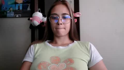 Snapshot of triana_bell chatting on June 2026 04:44:01 PM triana_bell online show from June 2026 04:44:01 PM