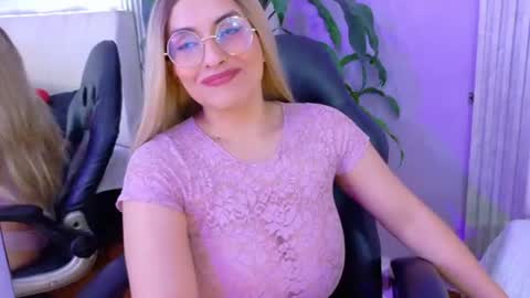 Snapshot of triana_crimson chatting on July 2026 12:04:02 AM triana_crimson online show from July 2026 12:04:02 AM