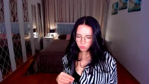TriciaDaisy online show from May 2026 04:37:01 PM