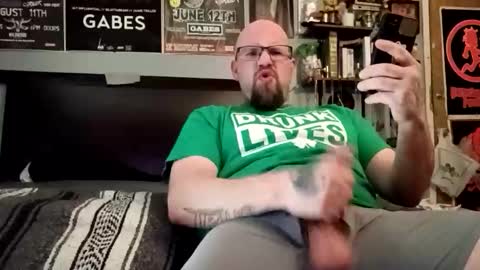 Snapshot of triller402 chatting on March 2026 12:47:01 AM triller402 online show from March 2026 12:47:01 AM