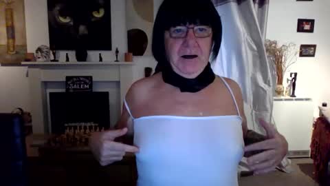 Snapshot of trinity1011 chatting on October 2025 07:32:01 AM trinity1011 online show from October 2025 07:32:01 AM